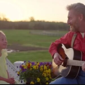 Little Indy Joins Dad Rory Feek For A Touching Father-Daughter Duet Of ‘Papa What If’