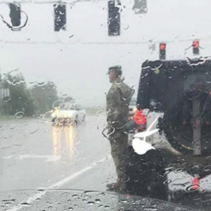 U.S. Soldier Snapped Standing To Attention In The Pouring Rain – Let’s Pay Him Tribute