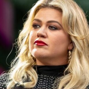 Kelly Clarkson’s Ex-Husband Is Ordered To Pay Her Back $2.6M