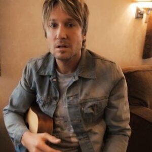 FANS RALLY AROUND KEITH URBAN AFTER HE ASKS THEM TO PRAY FOR HIM.