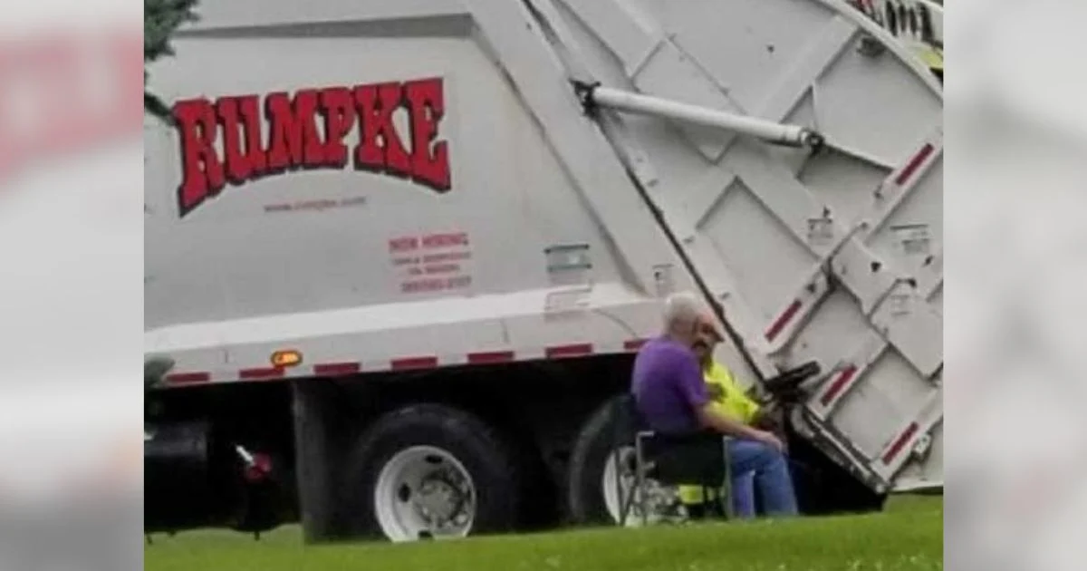 Daughter records father with Alzheimer’s emotional greeting with his favorite garbage collector