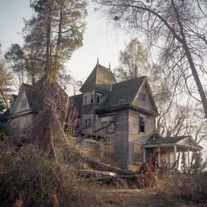 This house looked like it was about to fall into itself until this man stepped in..!