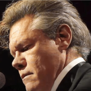 Randy Travis’ stunning performance 3 years after his stroke