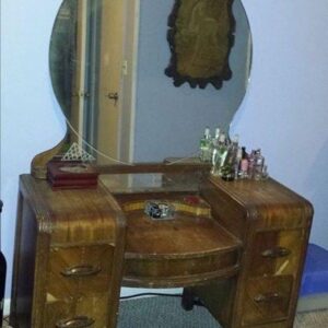 Giving a 1942 Vanity Table a New Life