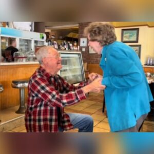 85-Yr-Old Widower Proposes To His Girlfriend In Sweetest Video.