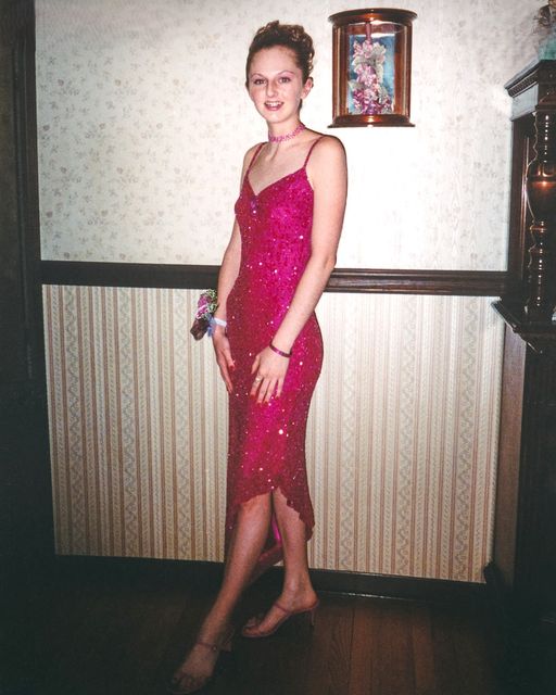 Girl Sells $2K Prom Dress to Pay for Pal’s Mom’s Treatment, 17 Years Later Learns She’s a Millionaire — Story of the Day