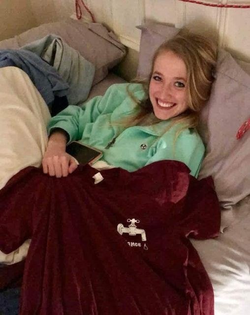 Guy Texts Photo Of Girlfriend To His Mom, Doesn’t See ‘Tiny’ Detail On Bed