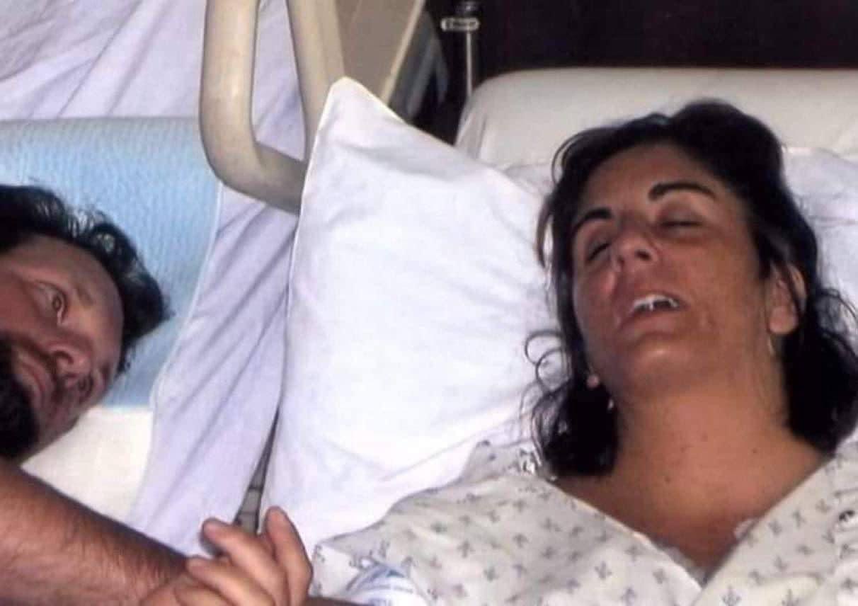 Husband watches as wife’s pulled from life support but then she turns and says… – watch it here (VIDEO)