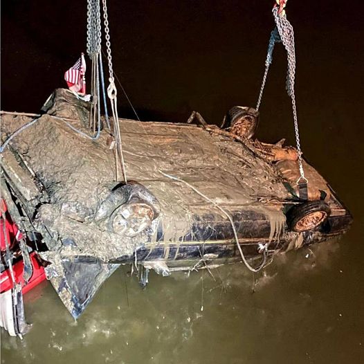 Car of mom who vanished 23 years ago found with heartbreaking evidence… What was inside: Check the comments 👇