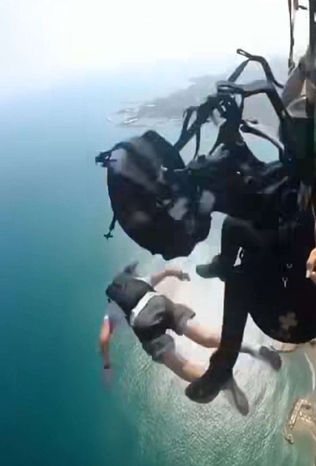 HT9. BREAKING NEWS MAN FALL FROM PARACHUTE